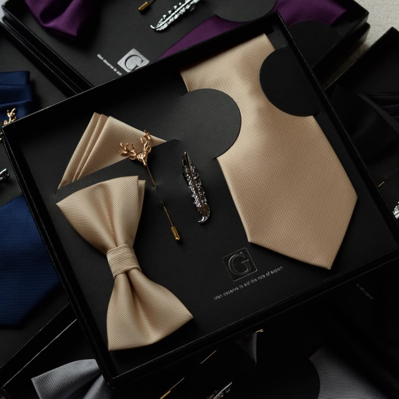Champagne Gold Sovereign Set